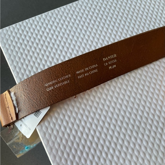 Danier genuine leather - Picture 3 of 3